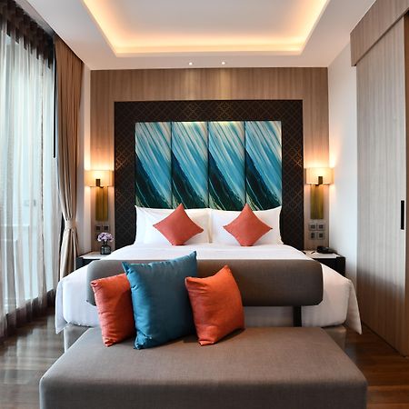 Skyview Resort Phuket Patong Beach Kültér fotó A bedroom at the hotel