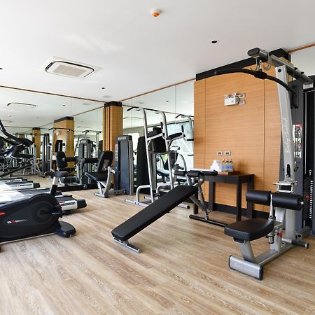 Skyview Resort Phuket Patong Beach Kültér fotó A gym at a hotel