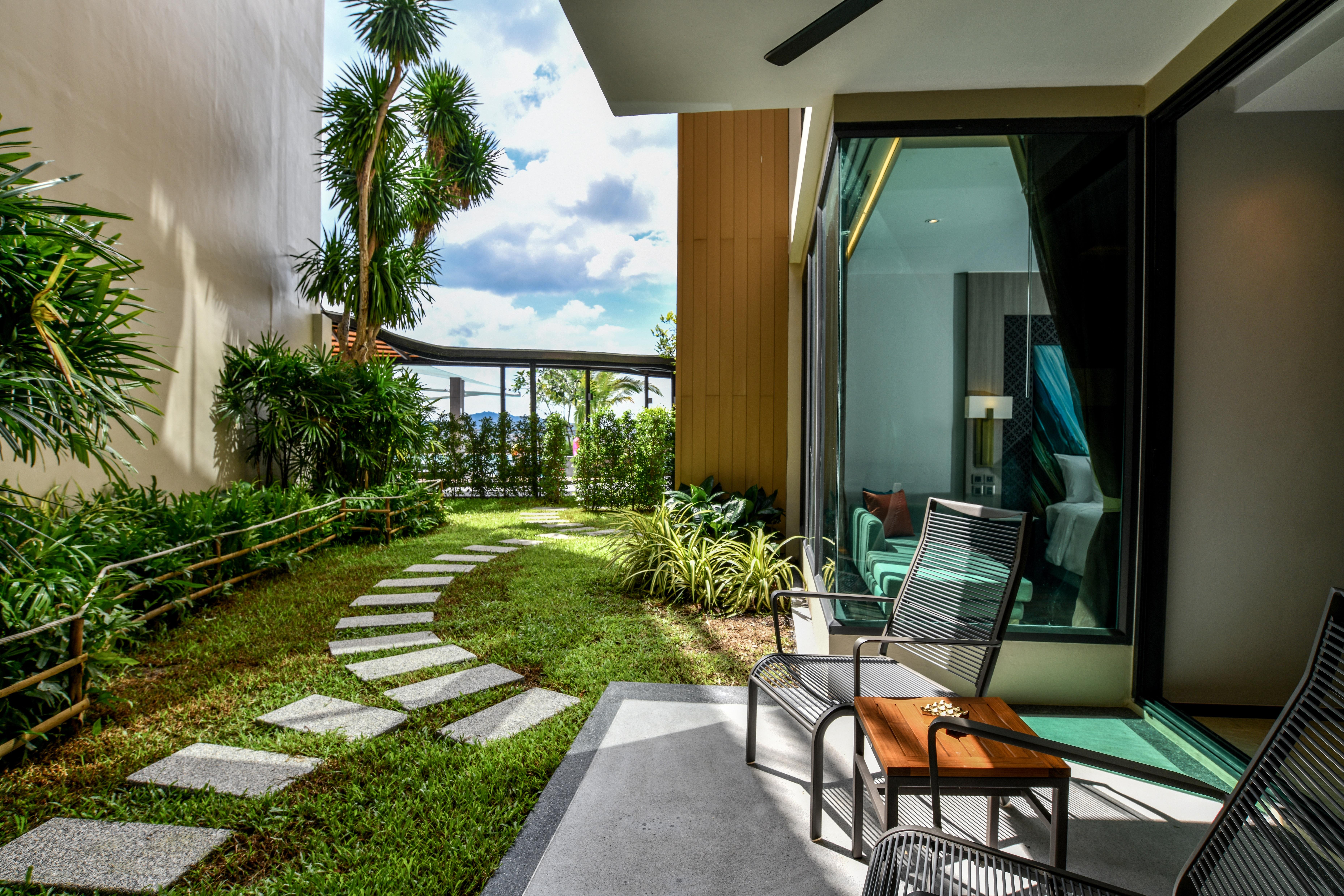 Skyview Resort Phuket Patong Beach Kültér fotó The private garden of a suite at the hotel