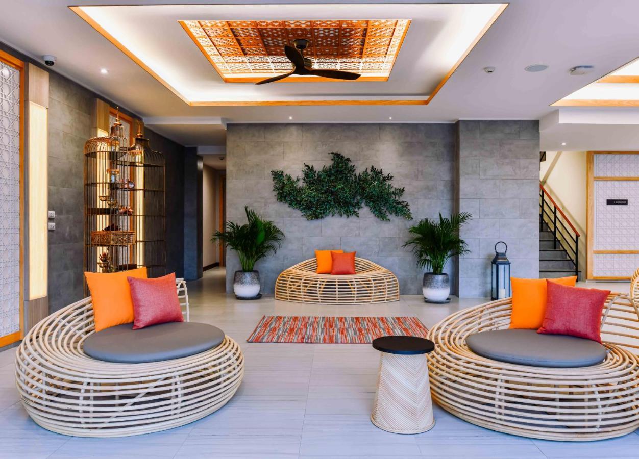 Skyview Resort Phuket Patong Beach Kültér fotó The lobby of the resort