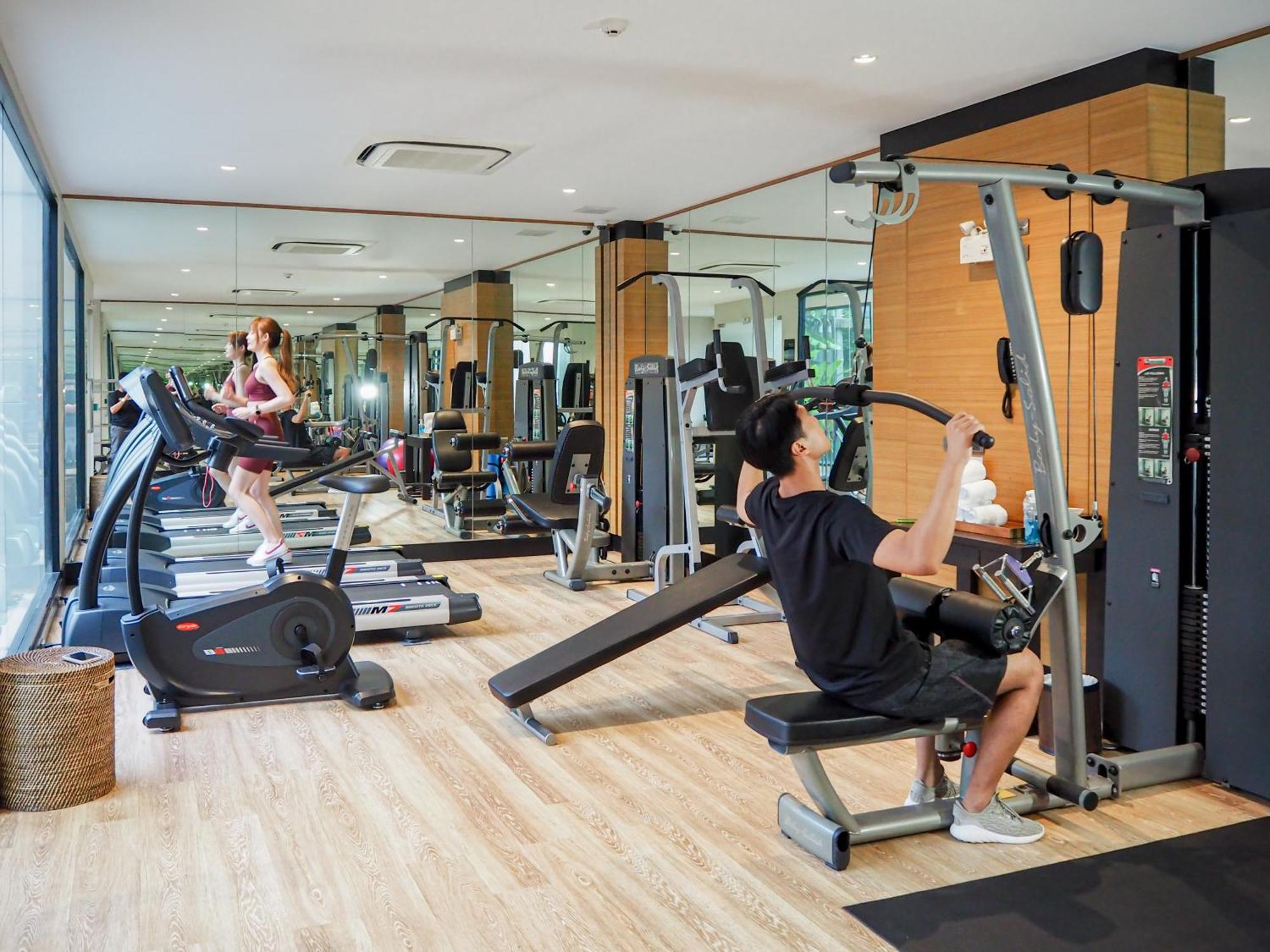 Skyview Resort Phuket Patong Beach Kültér fotó The gym at the hotel