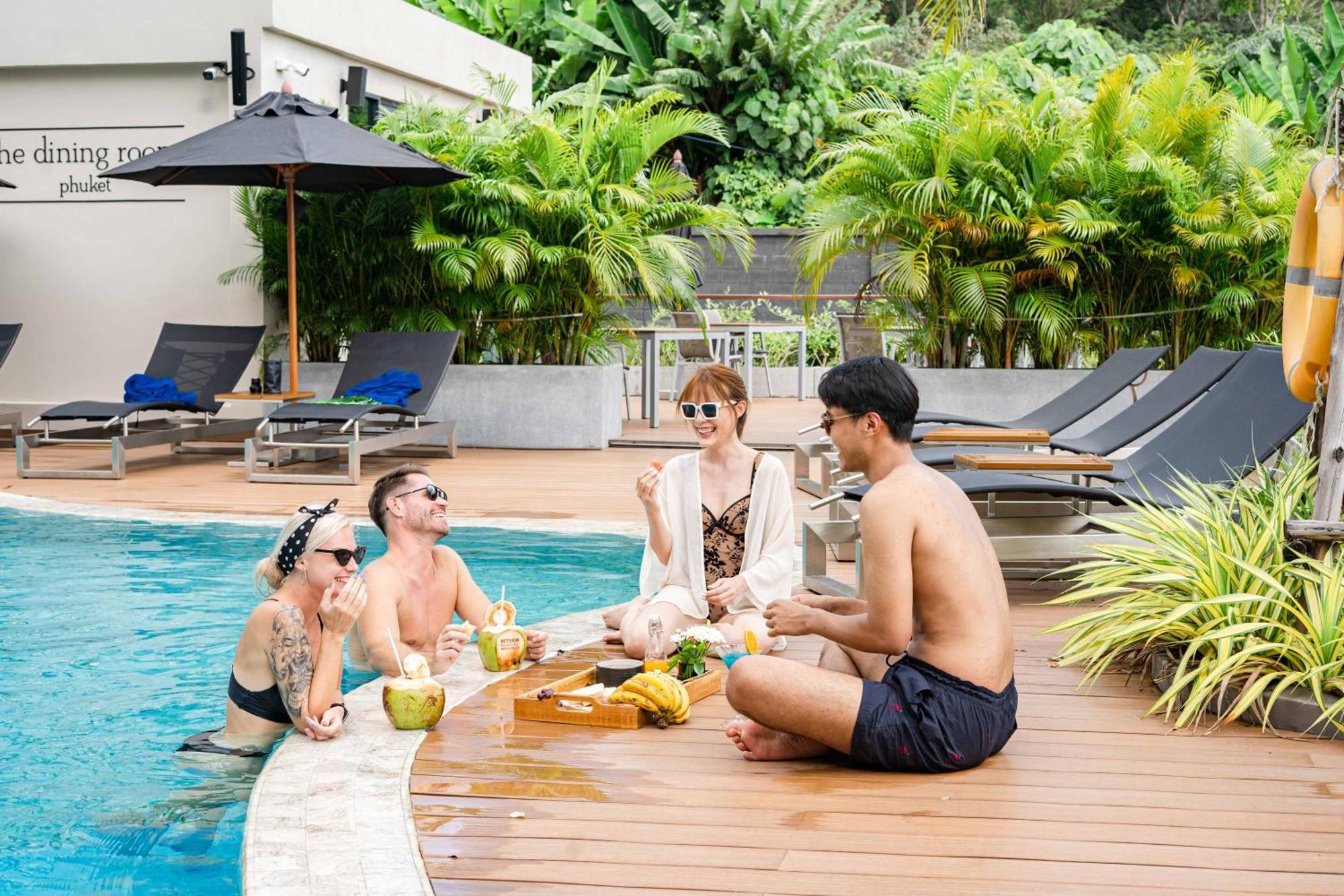 Skyview Resort Phuket Patong Beach Kültér fotó Pool at The Royal