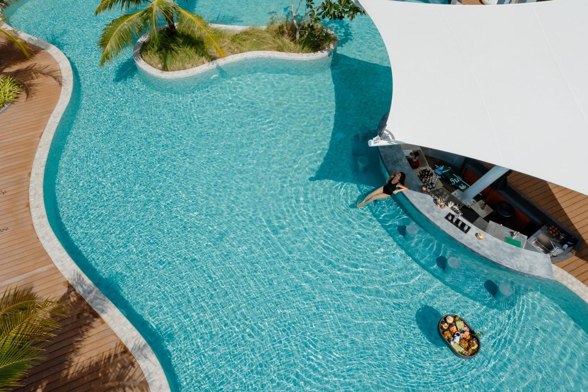 Skyview Resort Phuket Patong Beach Kültér fotó The swimming pool at the resort