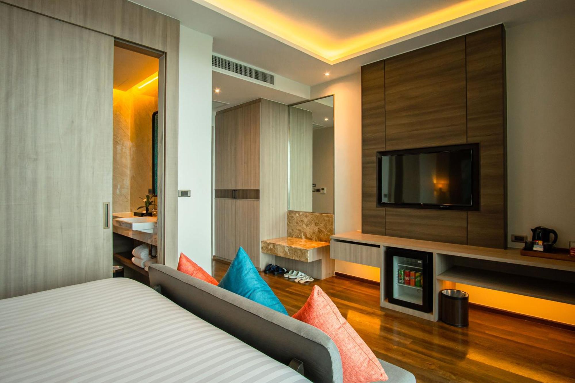Skyview Resort Phuket Patong Beach Kültér fotó Deluxe Room