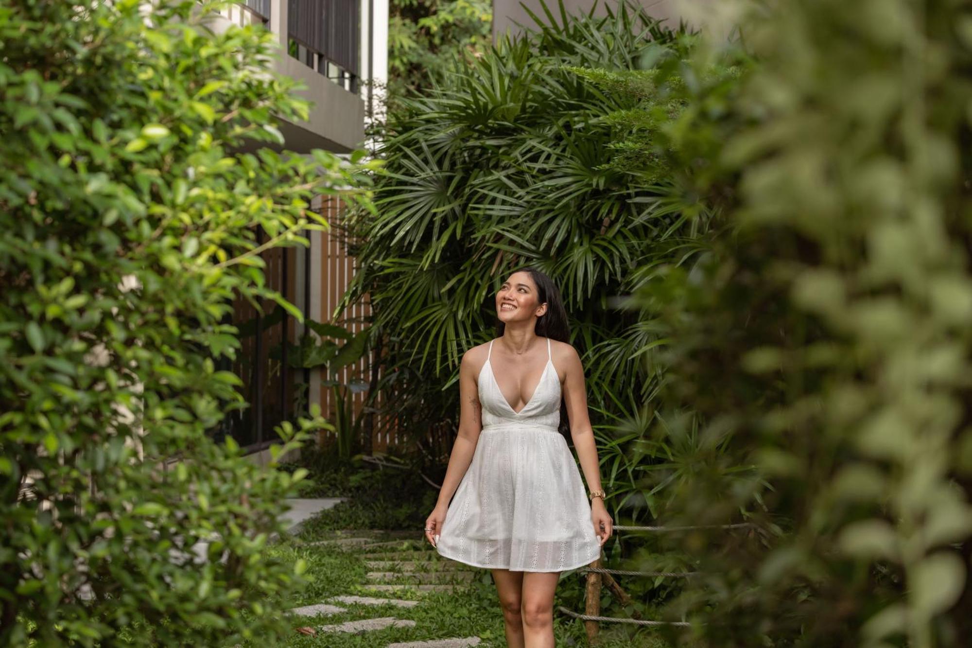 Skyview Resort Phuket Patong Beach Kültér fotó A woman wearing a white dress